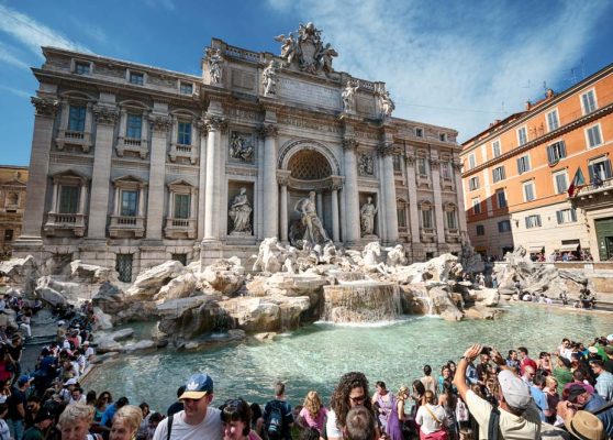 Fontana di Trevi: Storia e Architettura