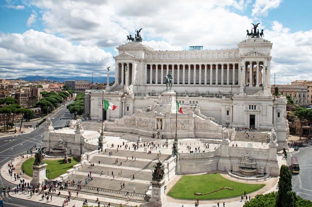 Vittoriano, Roma. Storia, Altare della Patria, Tomba del Milite Ignoto