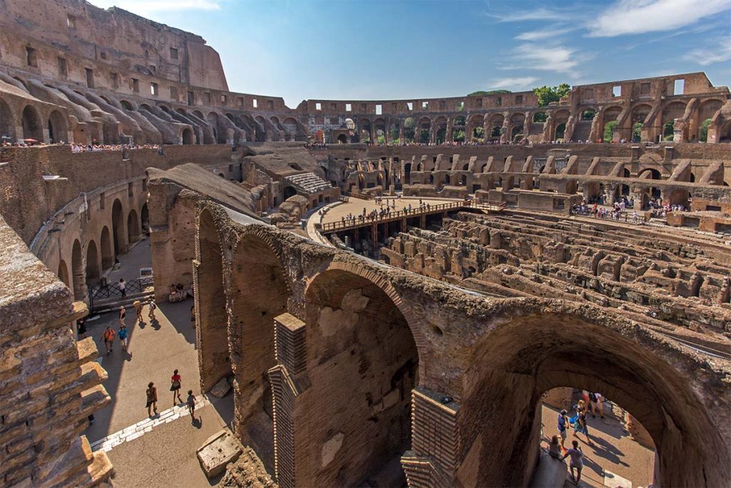 Ambulacro interno del Colosseo con arcate radiali a spina di pesce