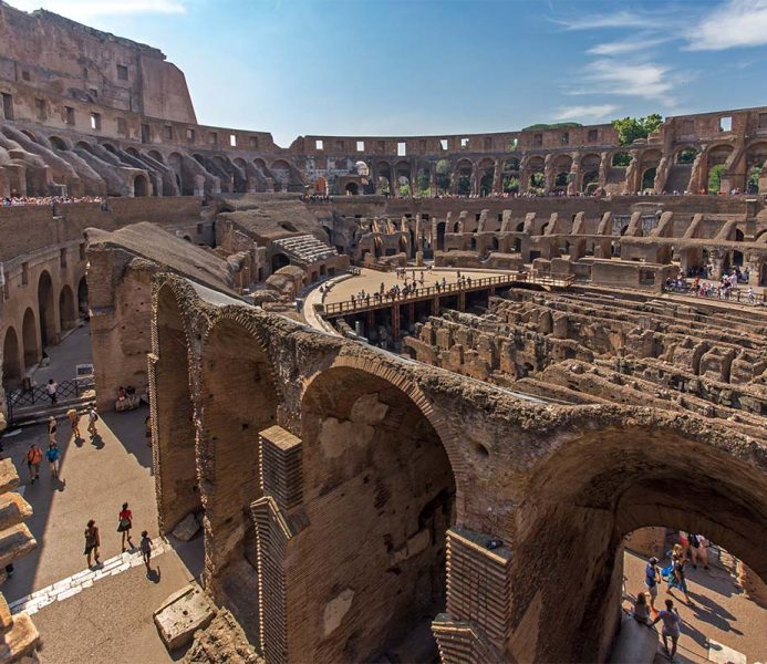 Ambulacro interno del Colosseo con arcate radiali a spina di pesce