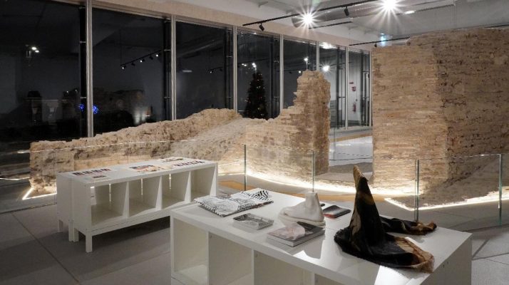 Area espositiva a piano strada della stazione metro Colosseo - Fori Imperiali