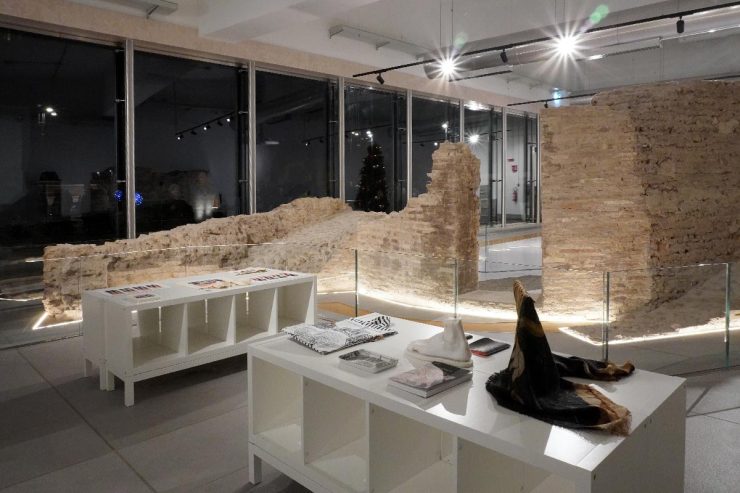 Area espositiva a piano strada della stazione metro Colosseo - Fori Imperiali