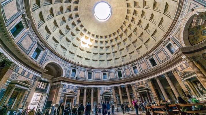 Cupola del Pantheon di Roma con oculus e cassettoni