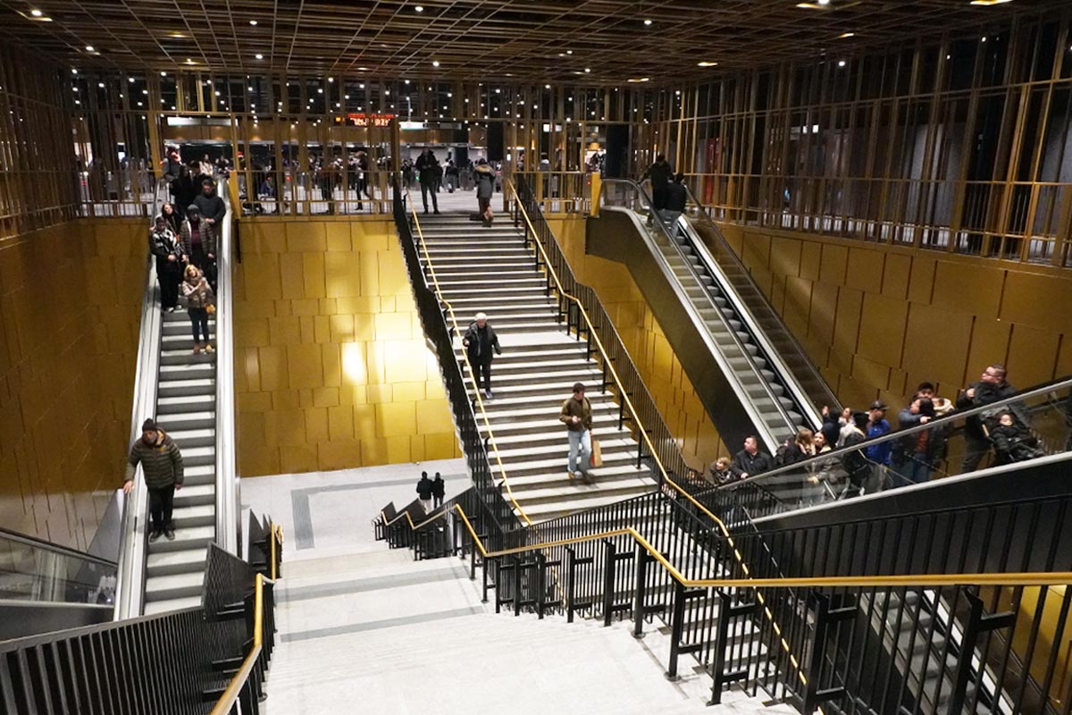Struttura centrale di snodo verticale della stazione metro Colosseo - Fori Imperiali